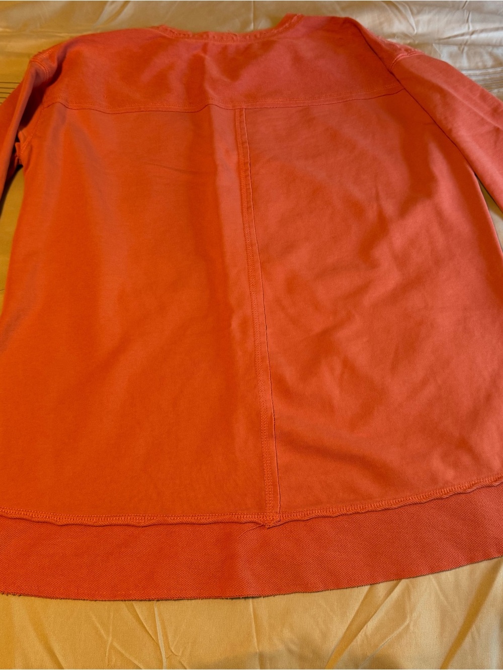 Coral Crewneck oversized fit.